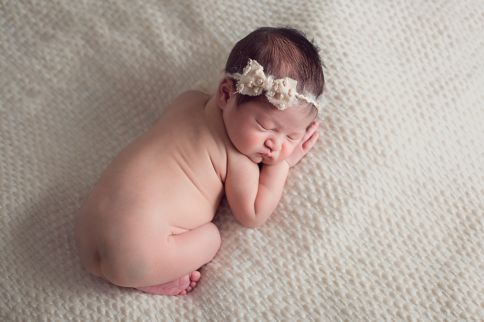 sweet newborn pose | Rockville, MD newborn photographer Tonya Teran Photography