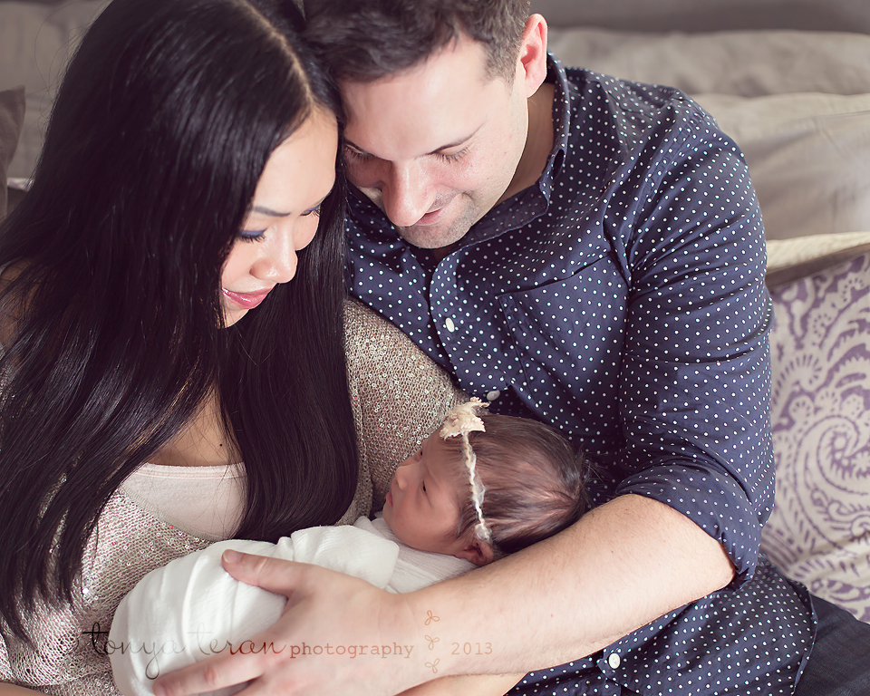 newborn family lifestyle pose | Rockville, MD newborn photographer Tonya Teran Photography