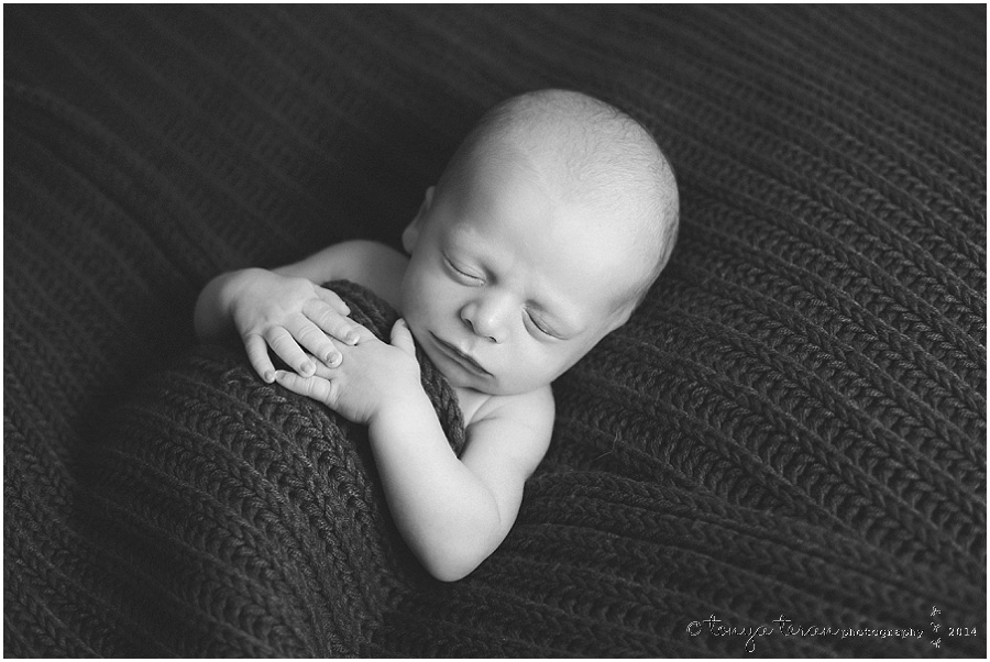 Newborn photography pose | Tonya Teran Photography, Bethesda, MD Newborn Baby and Family Photographer