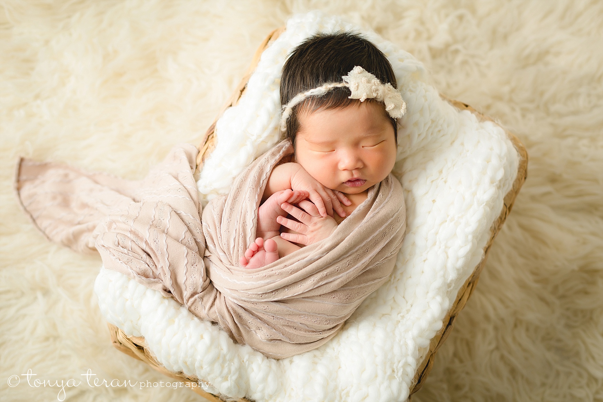 Family Newborn Photo Session | Tonya Teran Photography, Gaithersburg, MD Newborn, Baby, and Family Photographer