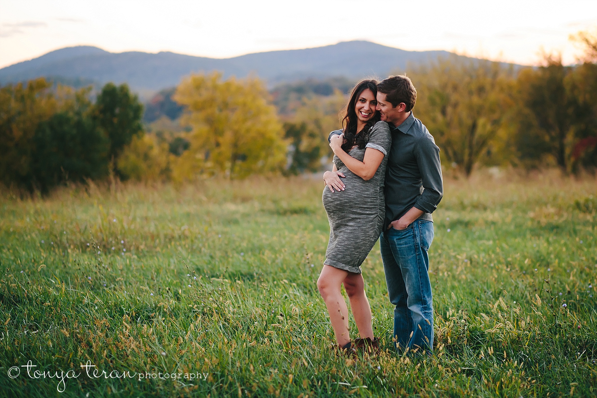 Mini Maternity Outdoor Photo Session | Tonya Teran Photography, Frederick, MD Newborn, Baby, and Family Photographer