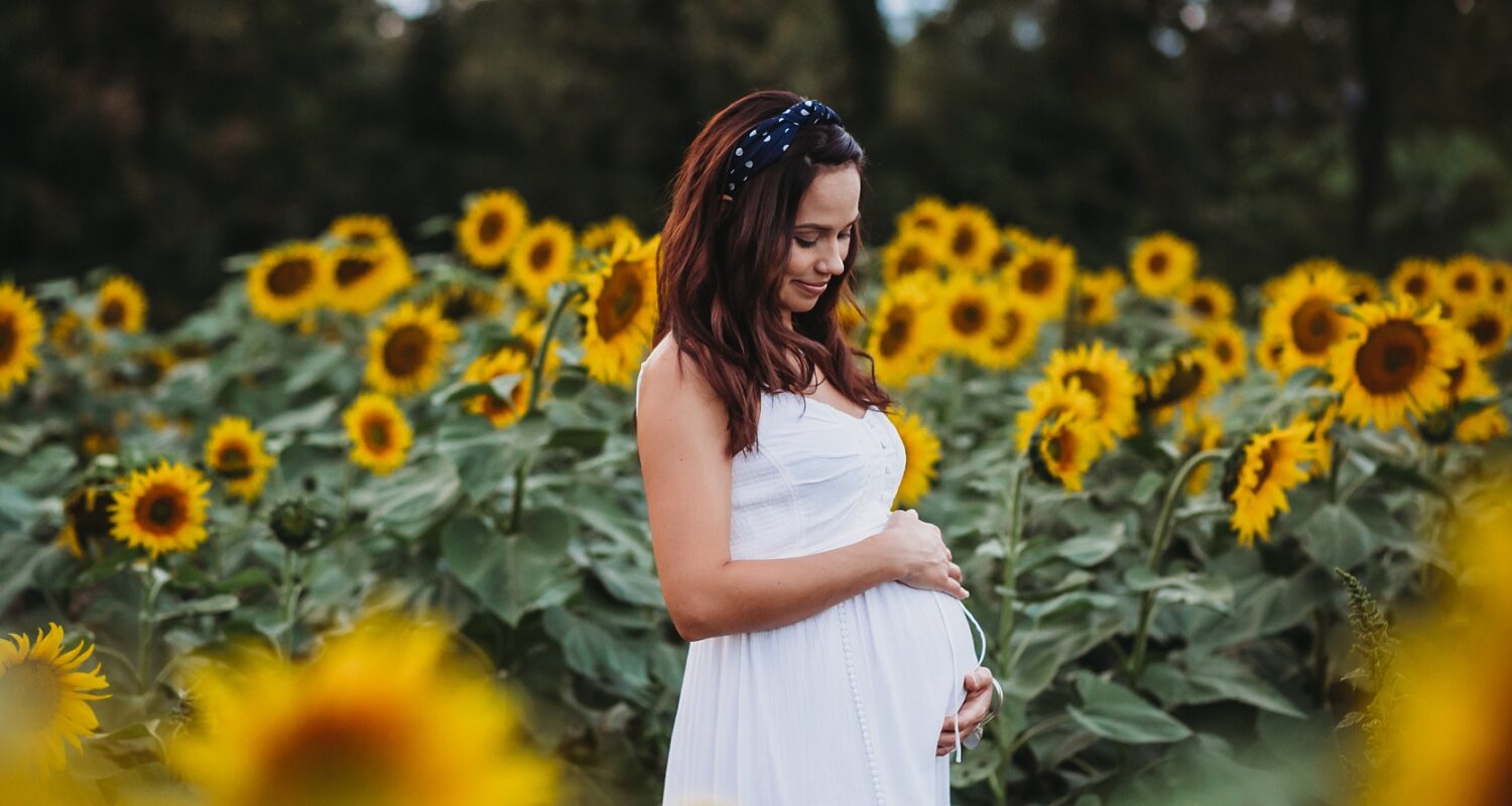 rockville-md-sunflower-field-maternity-photographer